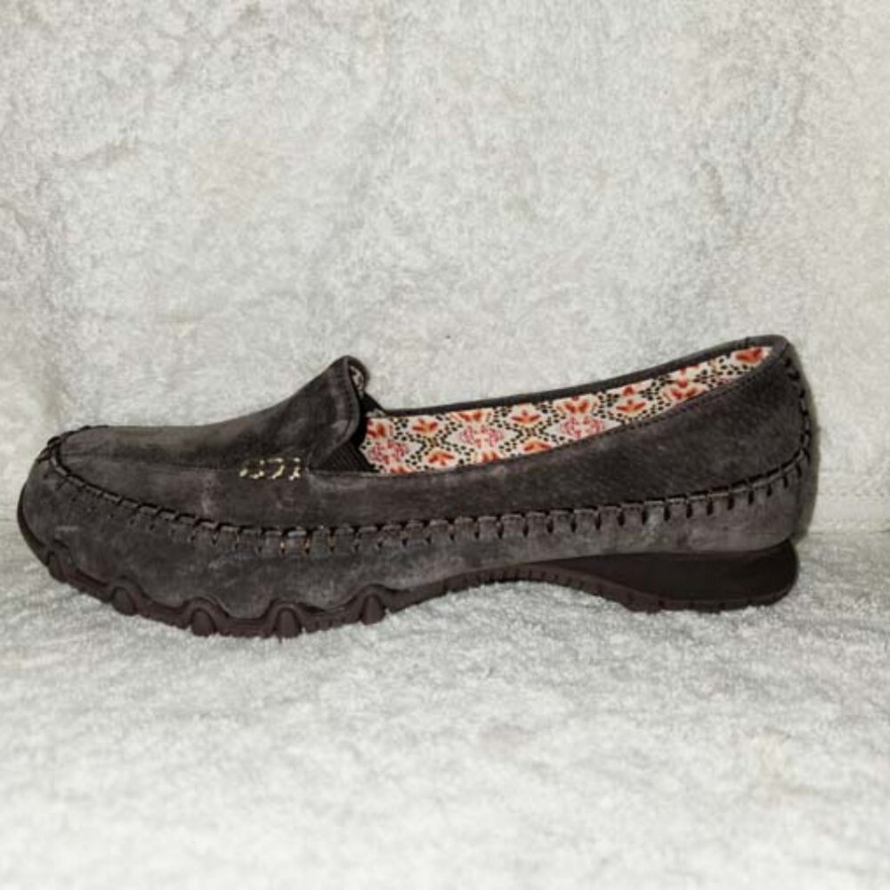 SKECHERS NIB WOMEN'S 9.5B BROWN SUEDE LOAFERS, EXTRA PADDING FOR ADDED COMFORT.